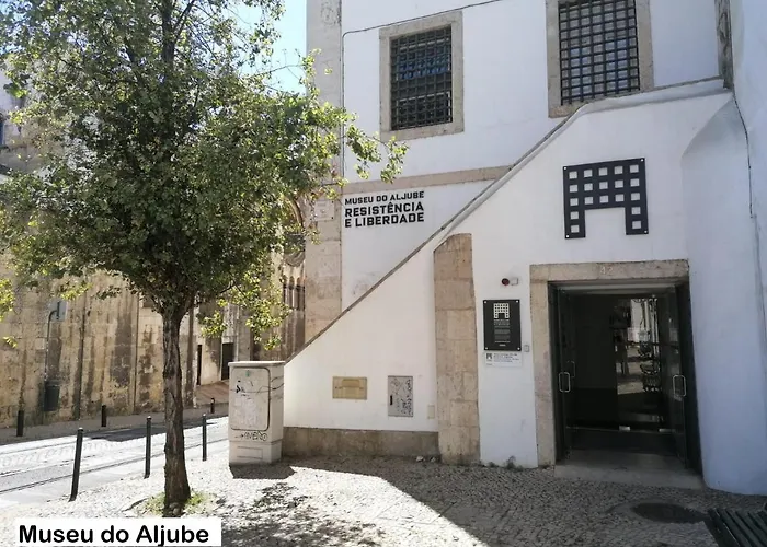 Chiado Open World Πανσιόν *